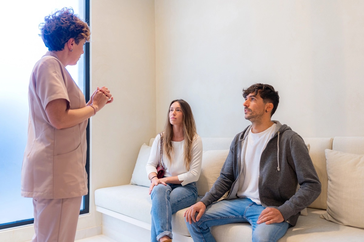 A nurse briefing inpatient clients before they leave her care.