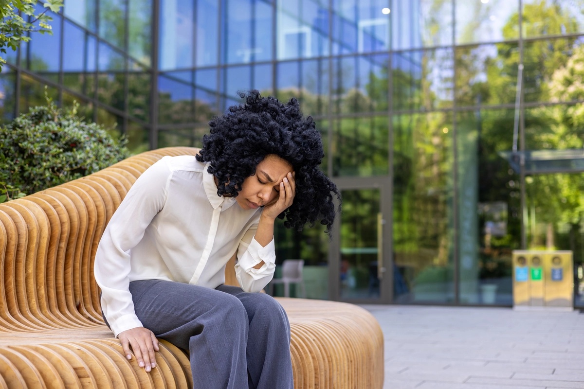 A woman struggling with the symptoms of major depressive disorder.