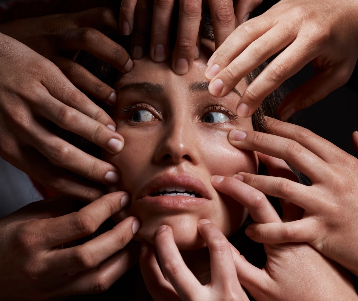 Cenesthopathic Schizophrenia causing strange sensations on a woman's face, with a lot of hands touching it.