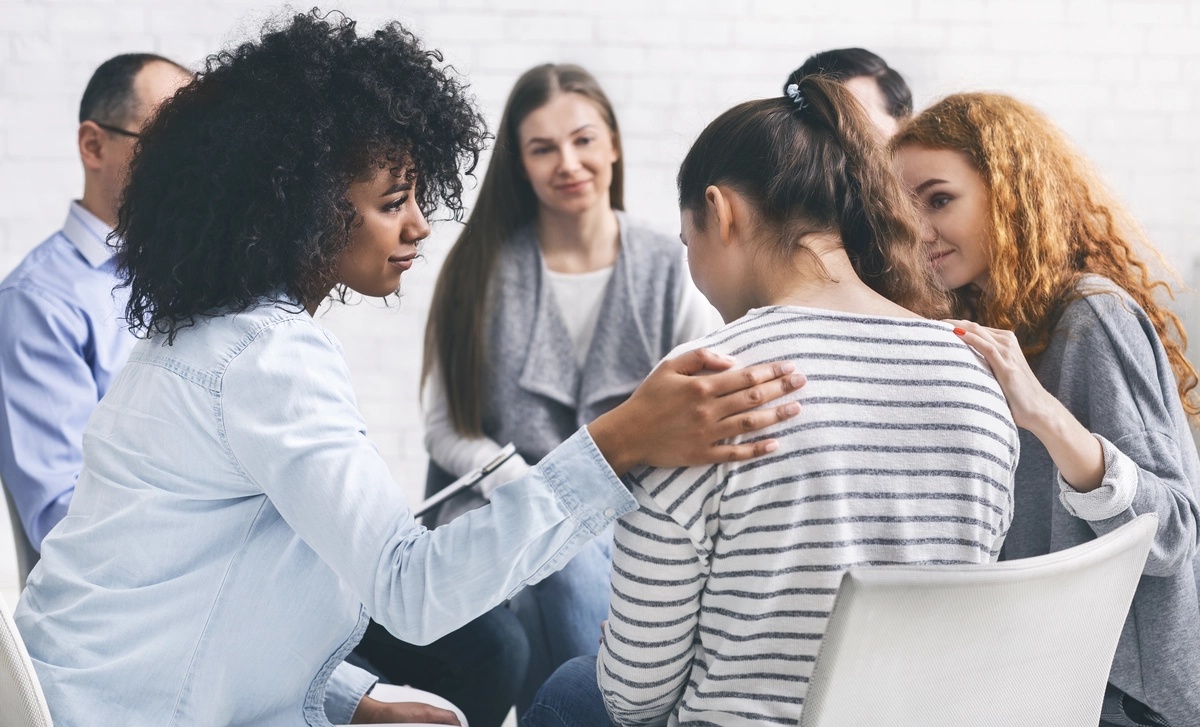 A person sitting in on a group therapy session to support recovery from Xanax addiction.