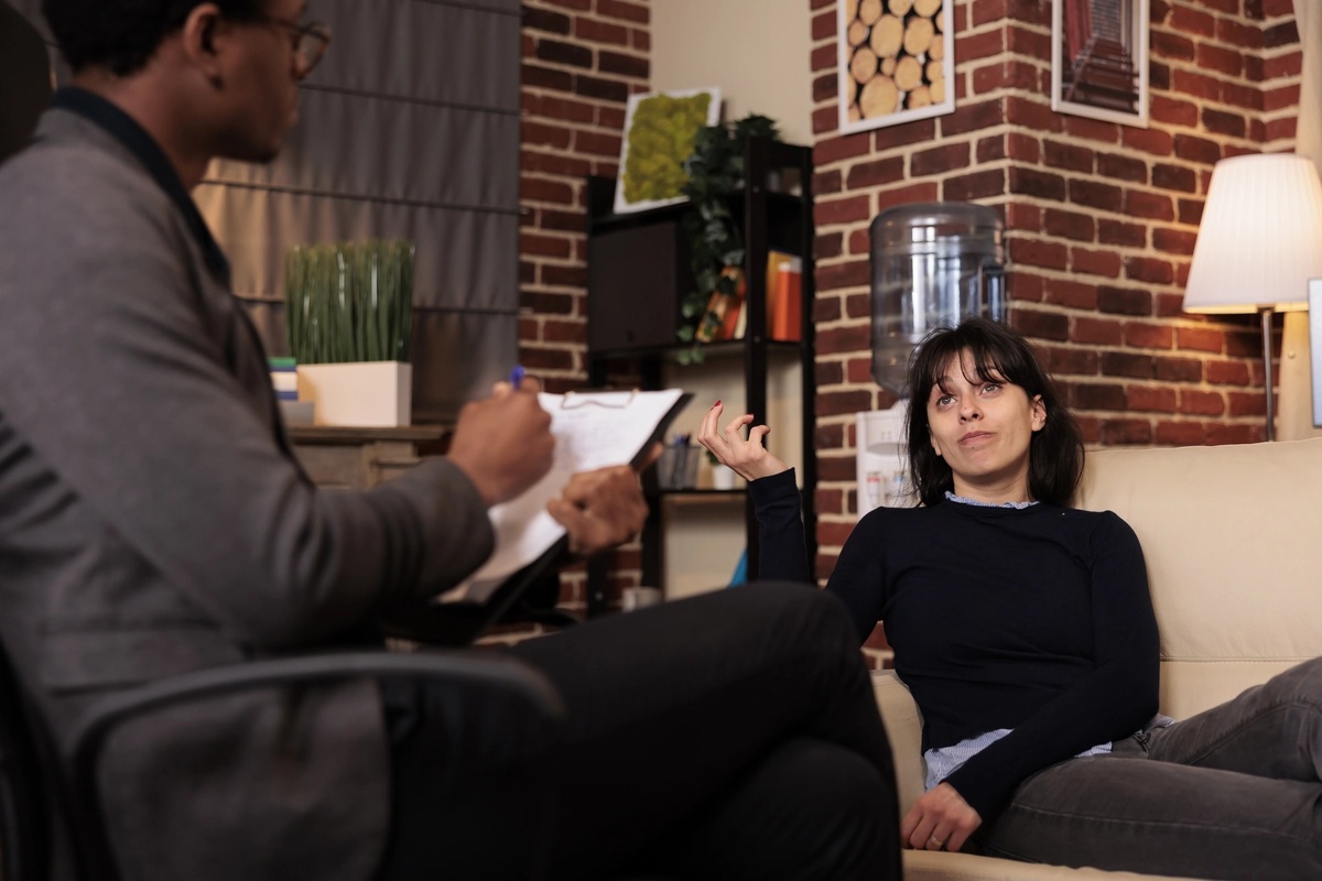 A woman sitting in on a therapy session to treat her internet addiction.