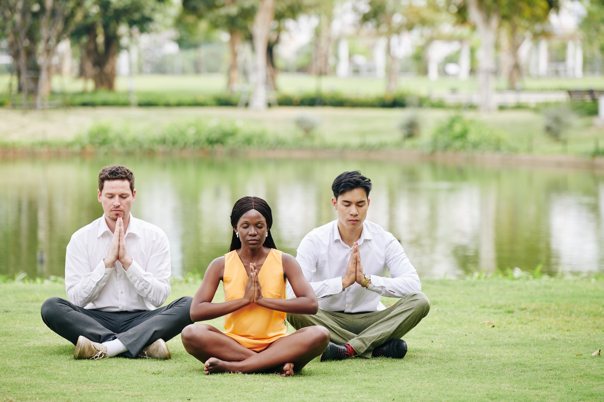 business-people-practicing-yoga