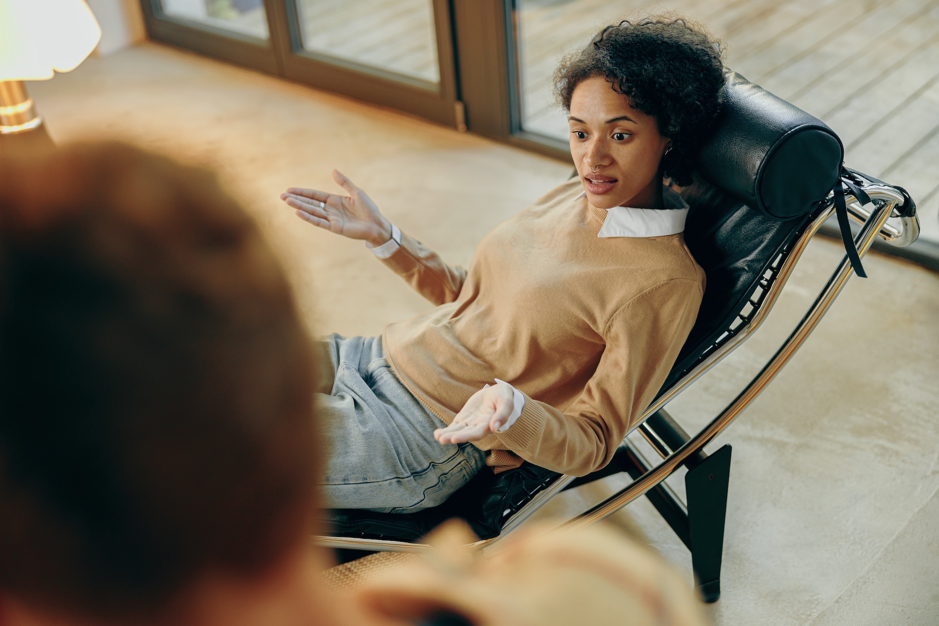 a-young-pretty-woman-is-lying-on-a-couch-at-a-psyc-2025-03-09-08-12-27-utc (8)