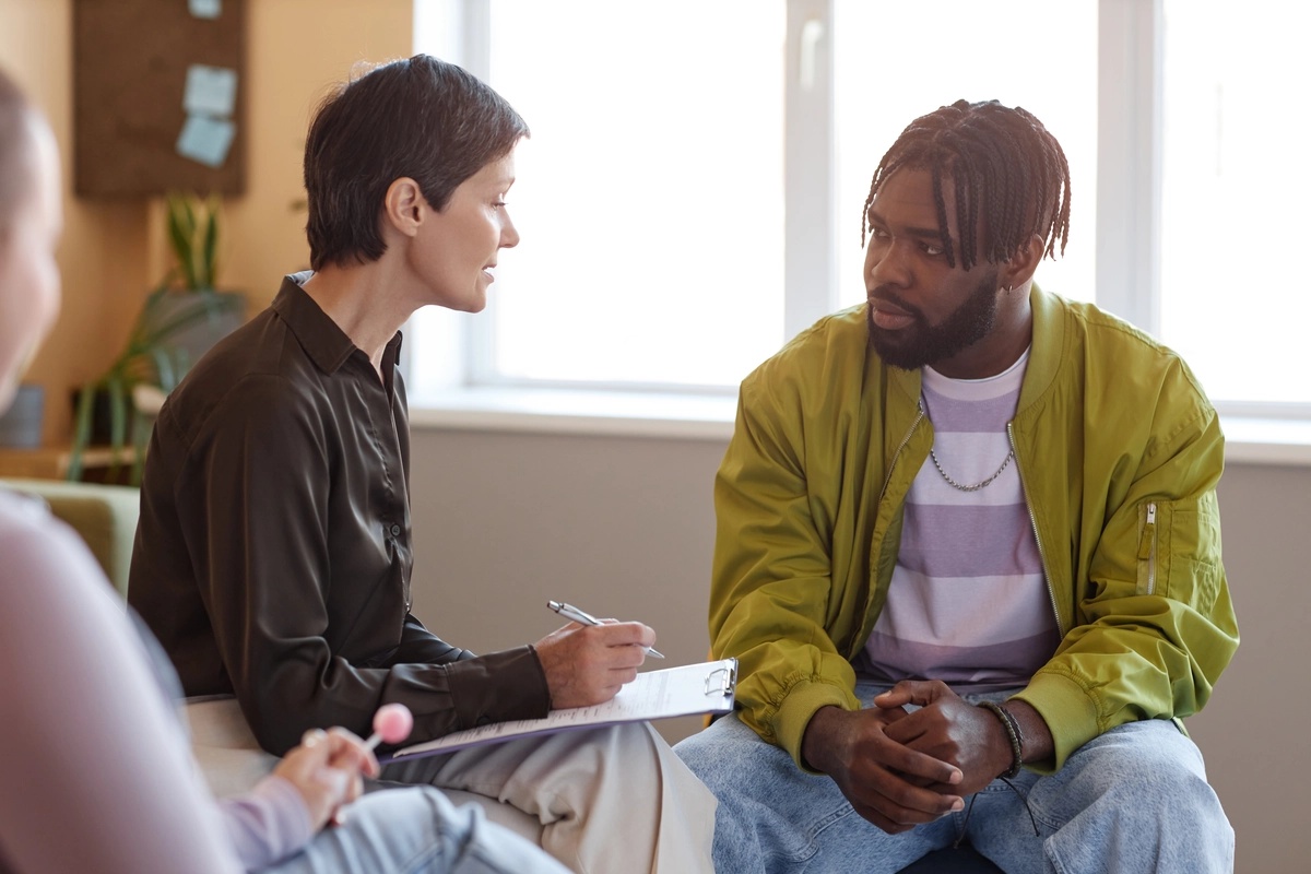 A person sitting in on a therapy session to overcome their meth addiction.