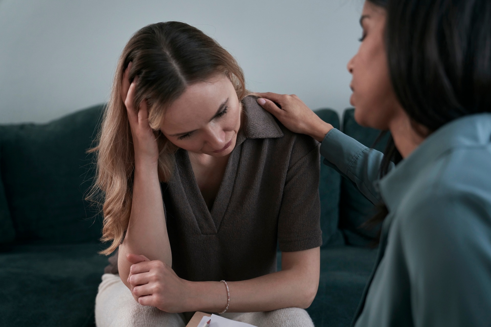 woman-consoling-her-female-friend-during-a-difficu-2024-11-26-13-43-53-utc