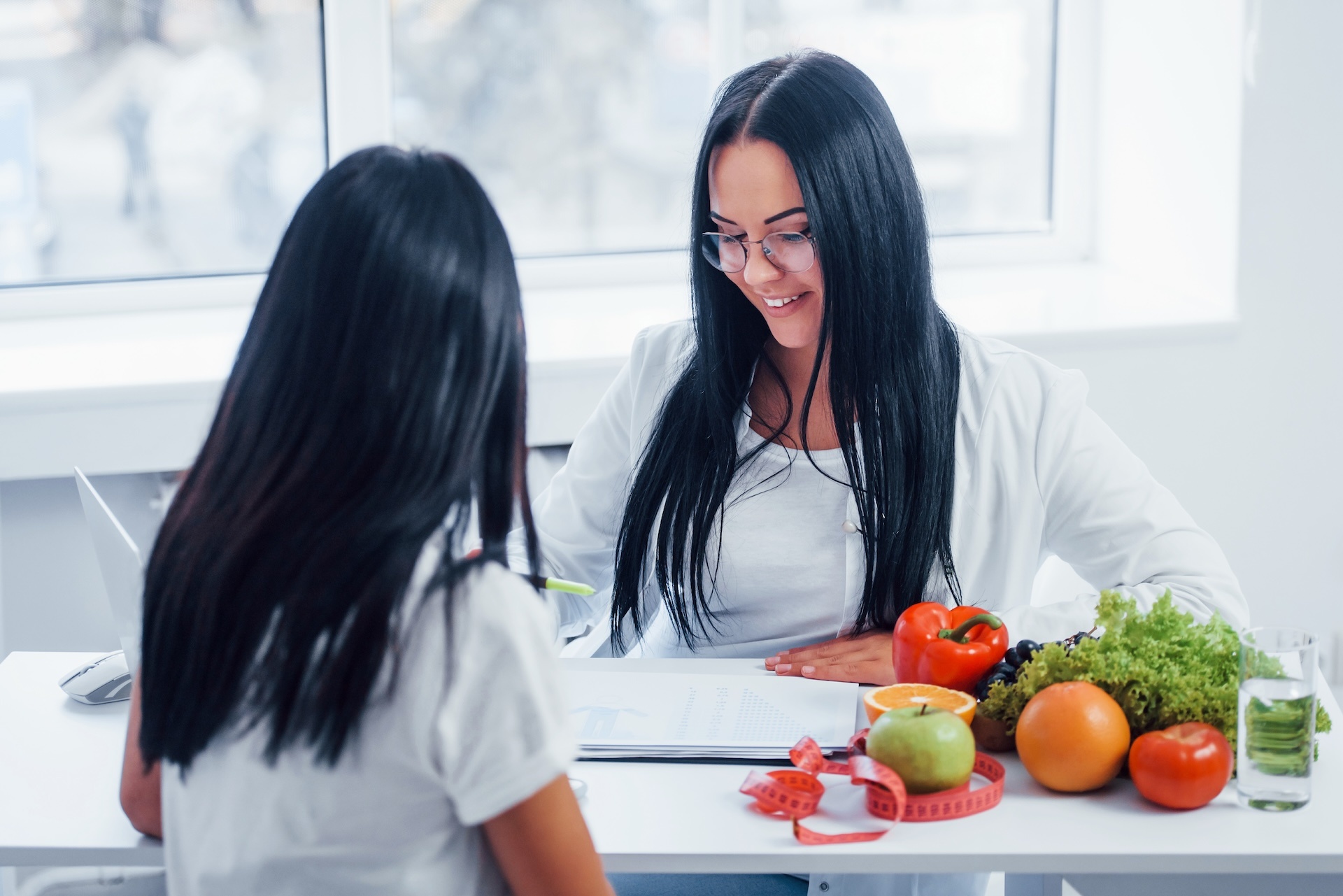 female-nutritionist-gives-consultation-to-patient-2023-11-27-05-07-32-utc