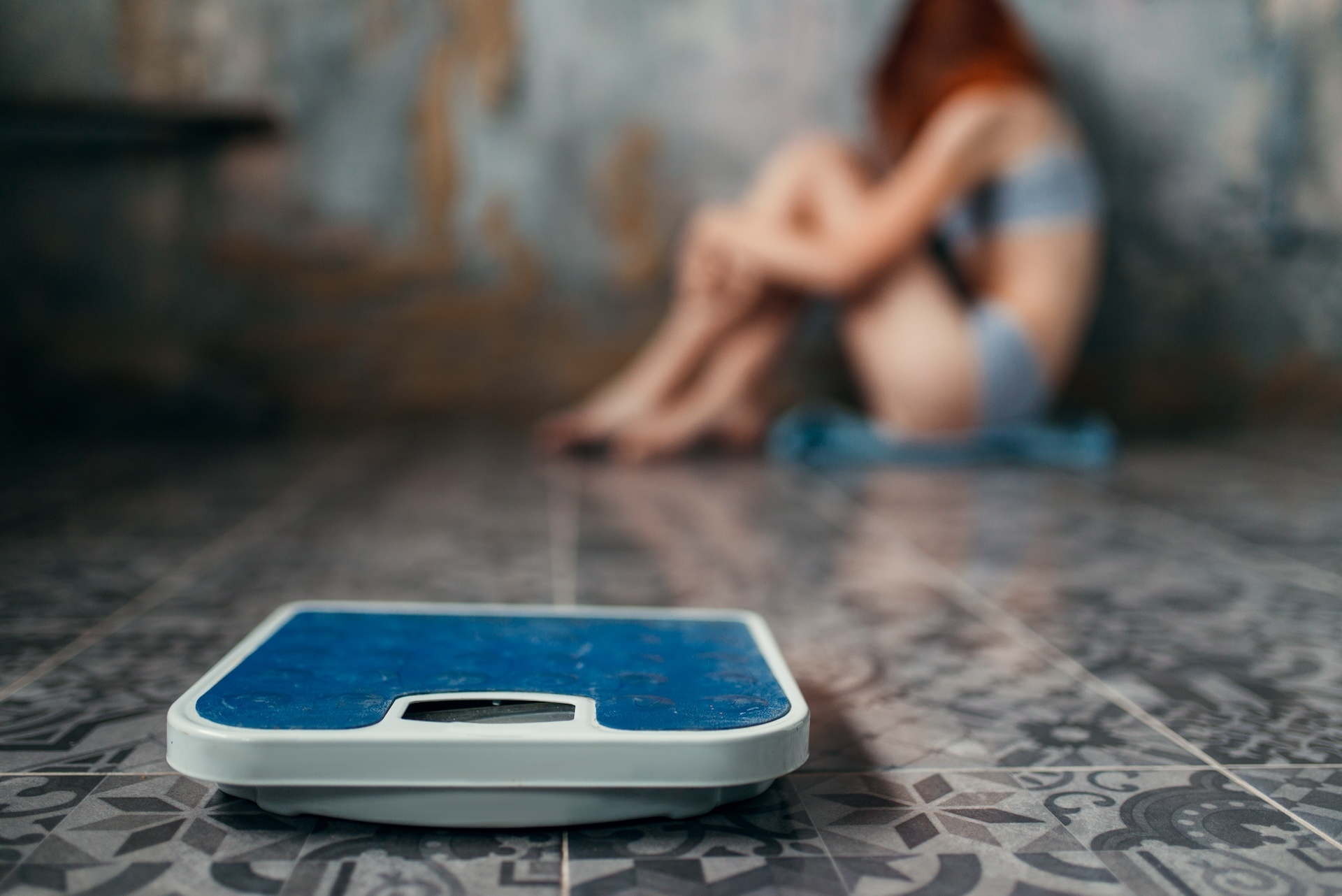 anorexic-woman-sitting-on-the-floor-weight-loss-2024-12-05-17-00-33-utc