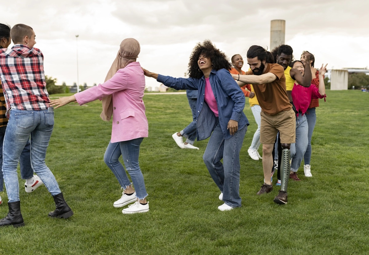 A support group participating in a fun activity and experiencing the benefits of MAT.