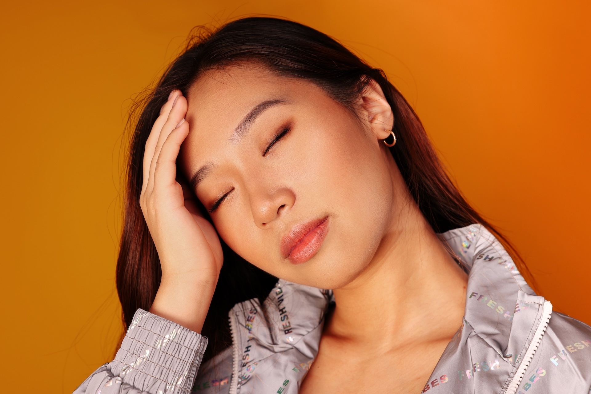 Symptoms of Ambien Addiction - woman with a headache