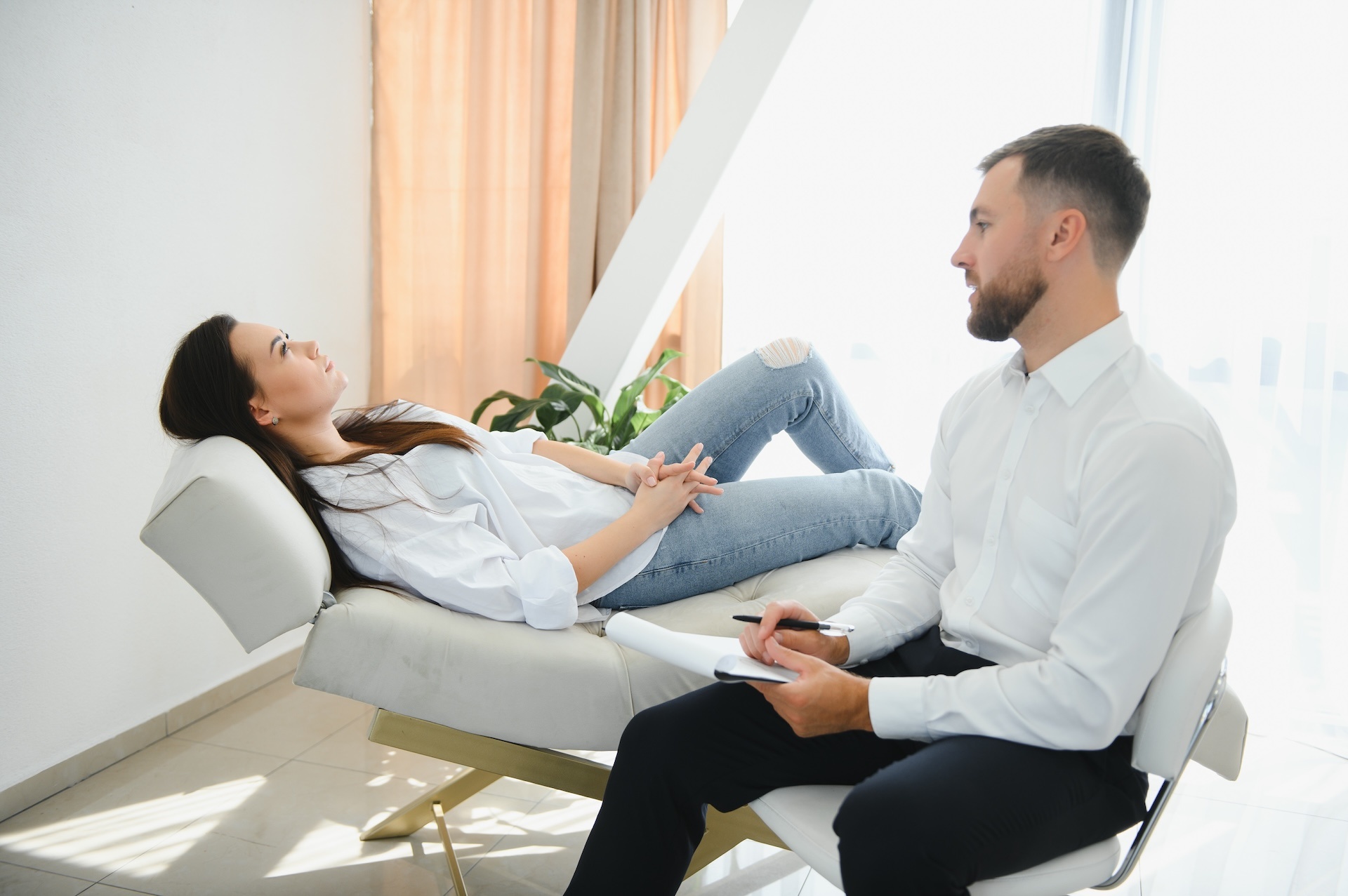 male-doctor-and-female-patient-at-therapy-session-2025-03-15-19-39-30-utc