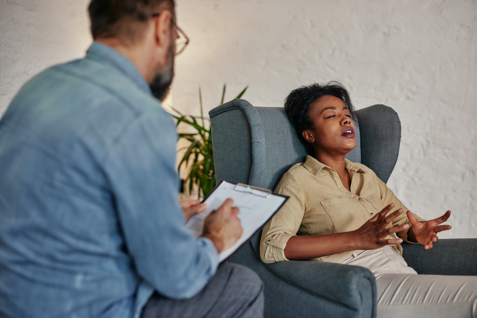 young-female-client-having-consultation-with-psych-2024-10-18-03-56-07-utc