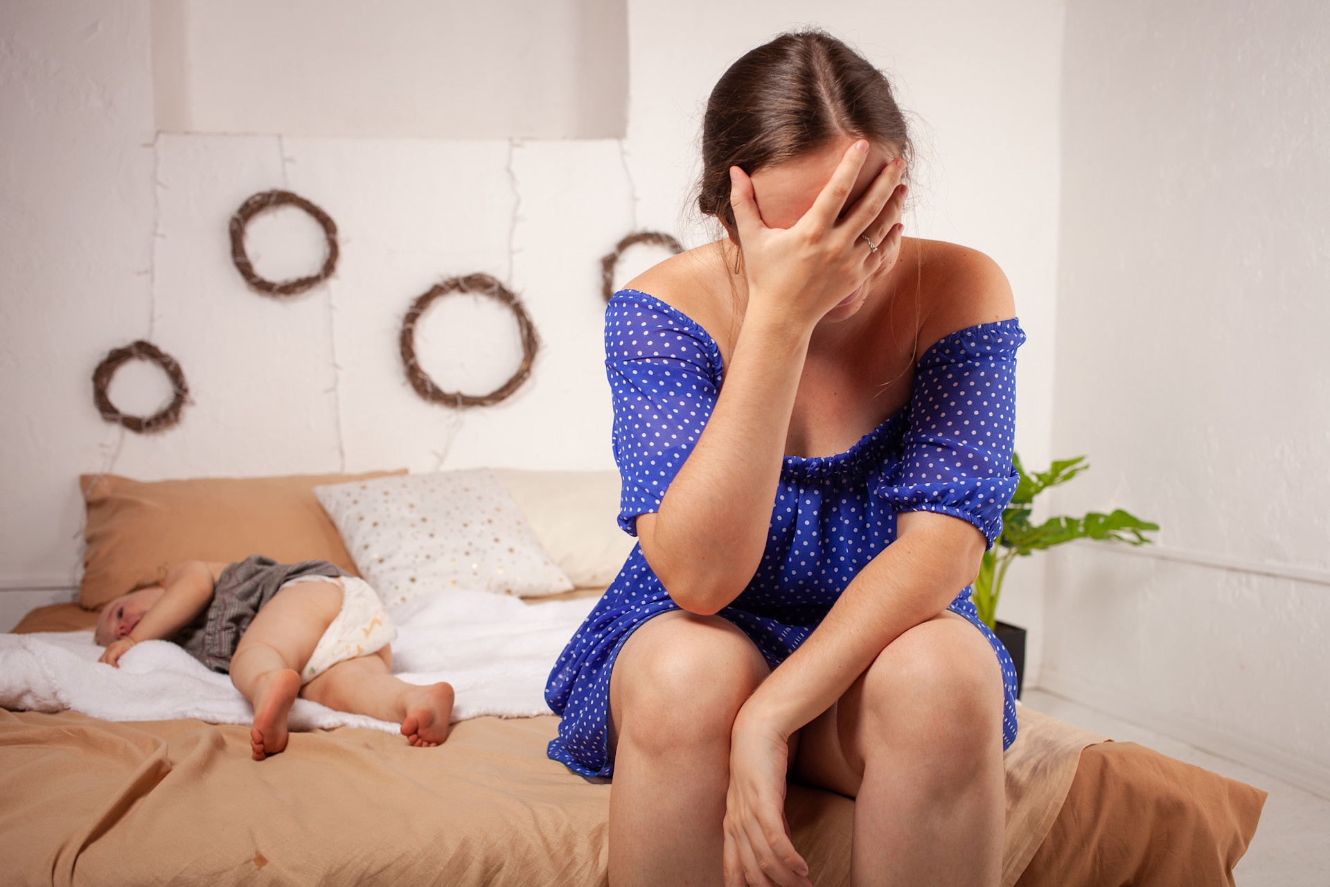 mom-is-tired-of-the-baby-wants-to-rest-and-sleep-2023-11-27-04-57-54-utc