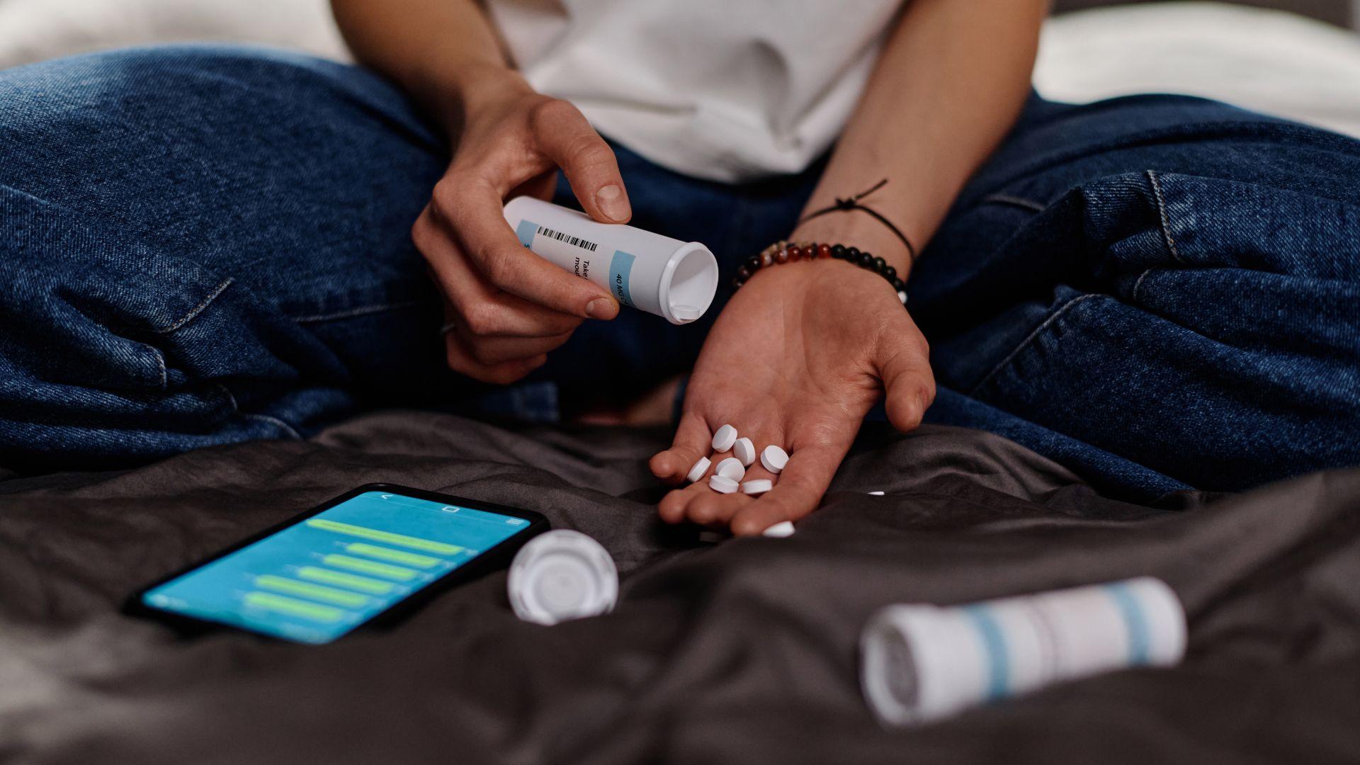 Ambien Addiction - man taking pills