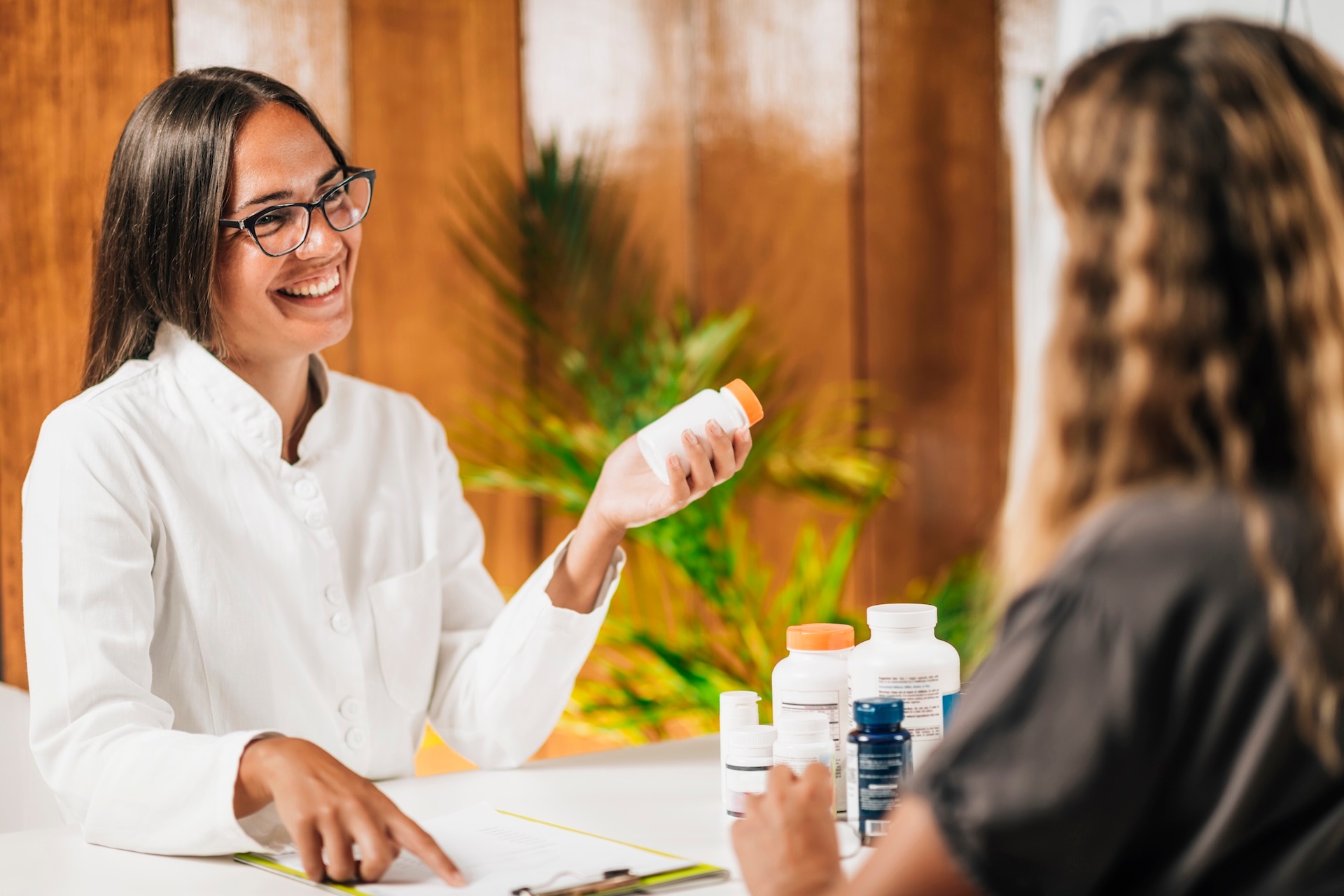 functional-medicine-female-practitioner-recommendi-2024-10-18-09-49-42-utc